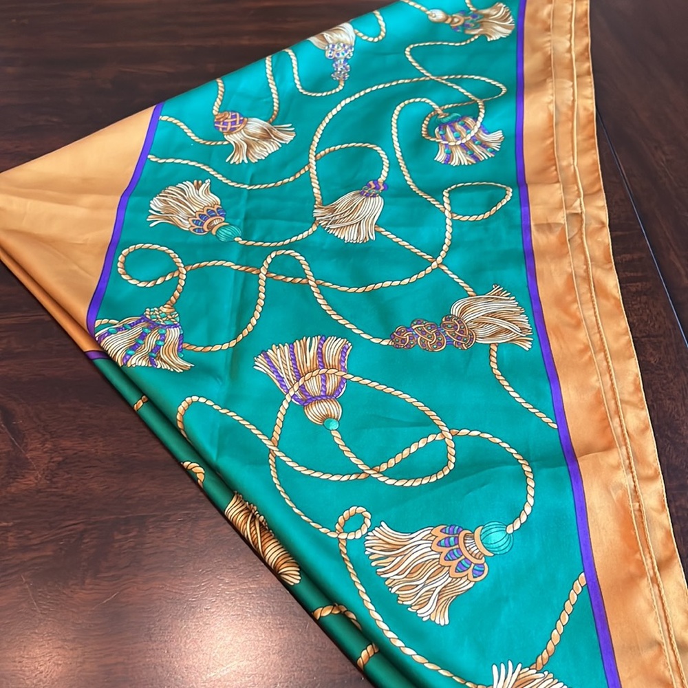 Emeraude scarf, 31”x31”, made in Italy, gold/emerald green.